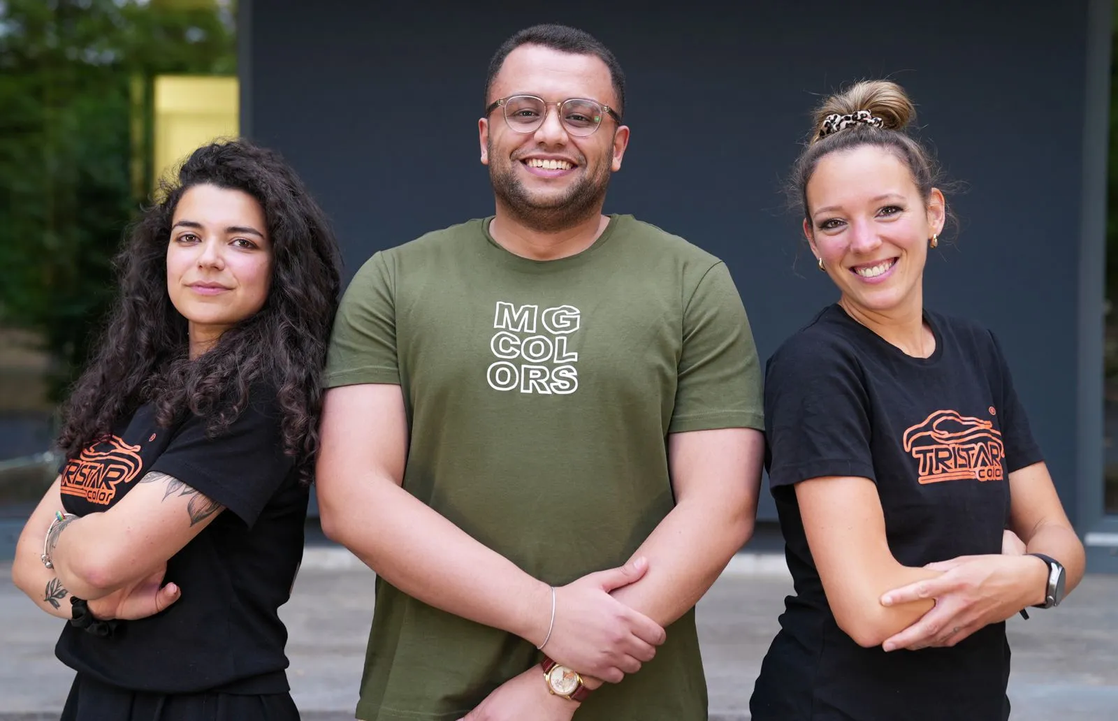 Specjaliści od lakierów MG Colors przy pracy